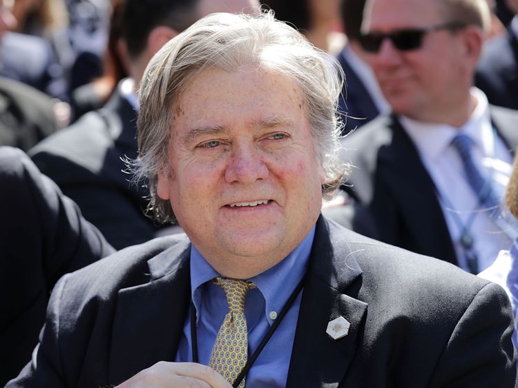  Steve Bannon, stratège en chef de M. Trump, a également quitté la Maison Blanche en août 