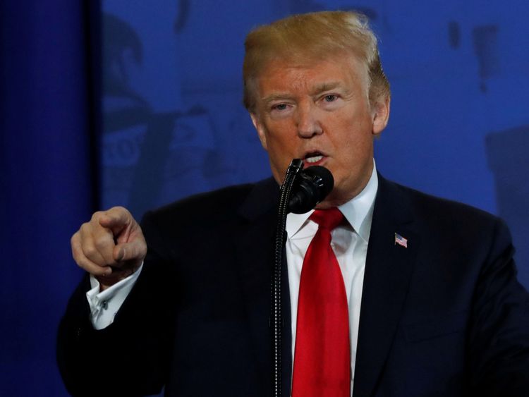  Le président américain Donald Trump prononce des remarques sur la crise américaine des opioïdes au Manchester Community College à Manchester, New Hampshire, États-Unis. 19 mars 2018. 