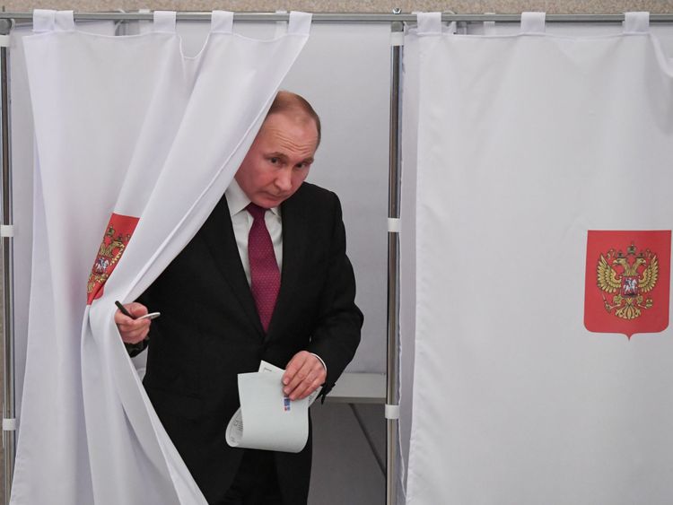  Vladimir Poutine au bureau de vote 