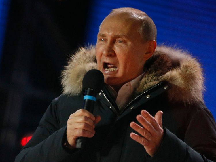  Vladimir Poutine prononce un discours lors d'un rassemblement et d'un concert marquant le quatrième anniversaire de l'annexion de la région de Crimée par la Russie 
