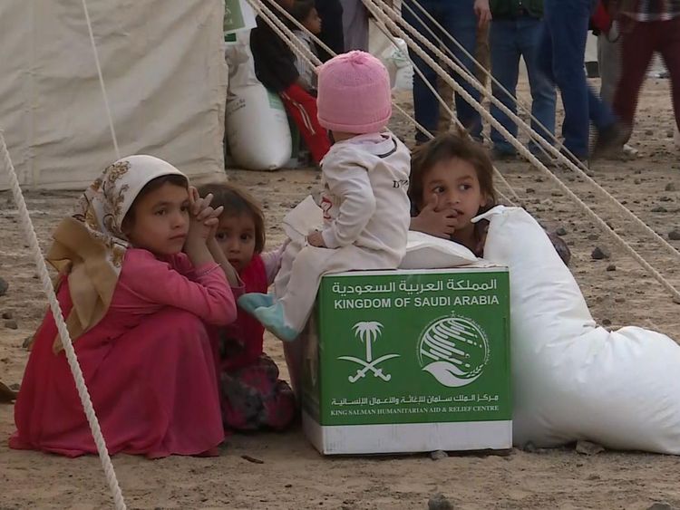 qui continue à bombarder des villes et des villages, a annoncé un paquet humanitaire de 1,06 milliard de livres pour le Yémen 
