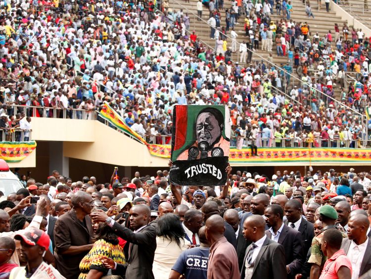  Les Zimbabwéens célèbrent l'inauguration du nouveau dirigeant Emmerson Mnangagwa 