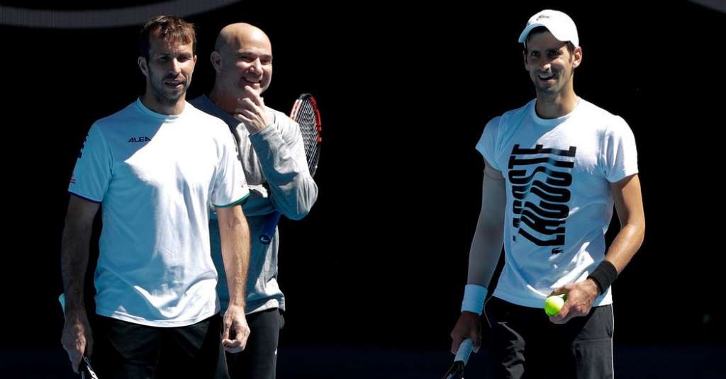Un Novak maléfique Djokovic secoue de nouveau son équipe d'entraîneurs