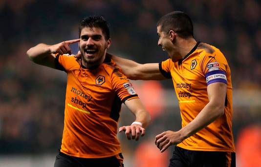 MONTRE: Les loups sur le point de Premier League après cette grève à peine croyable de Ruben Neves
