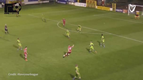 Regardez: L'ailier de Shelbourne complète son tour du chapeau avec un superbe screamer de 35 verges