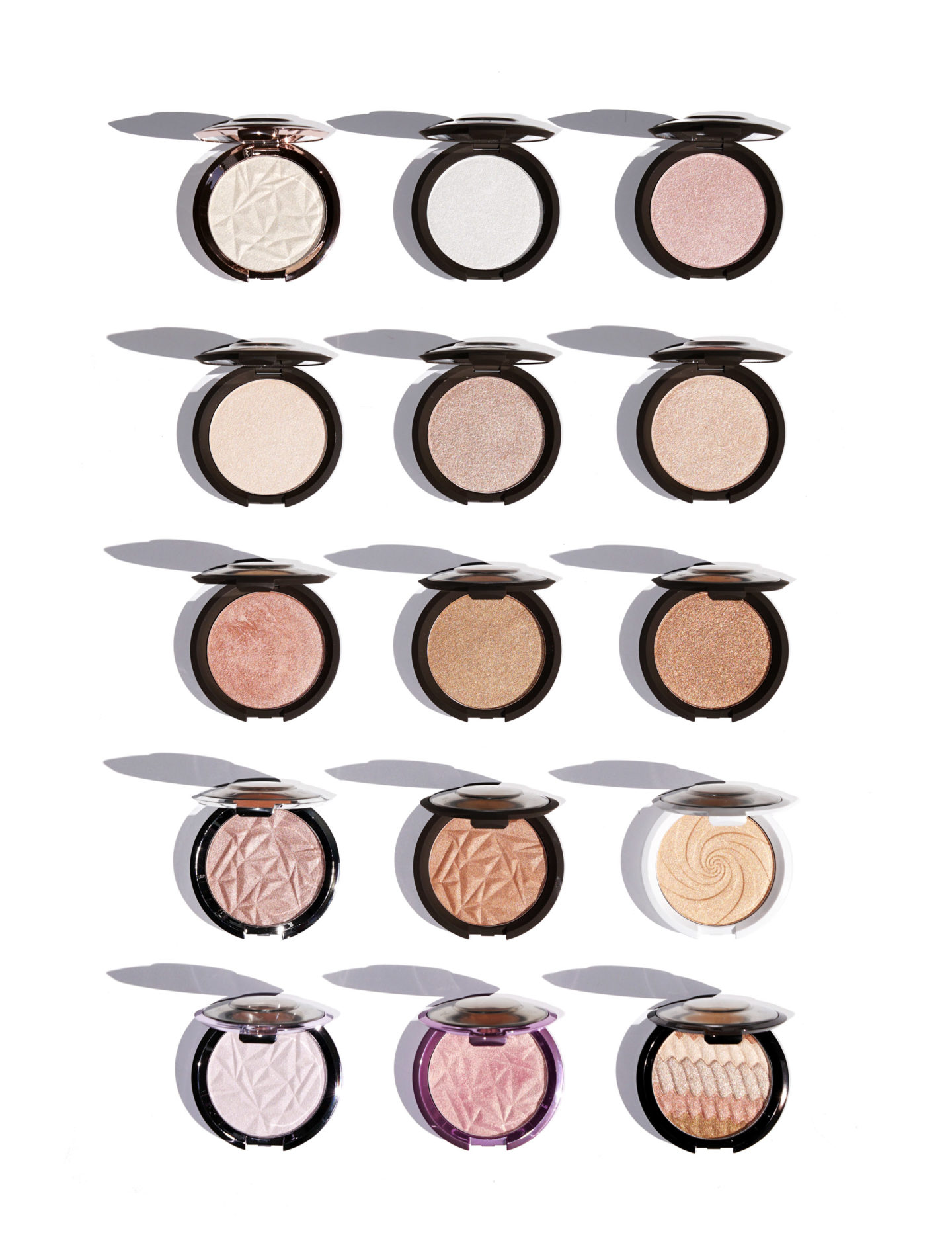  Perfecteur de peau chatoyante de Becca pressé Revue de surligneur et nuances par l'intermédiaire du livre de regard de beauté 