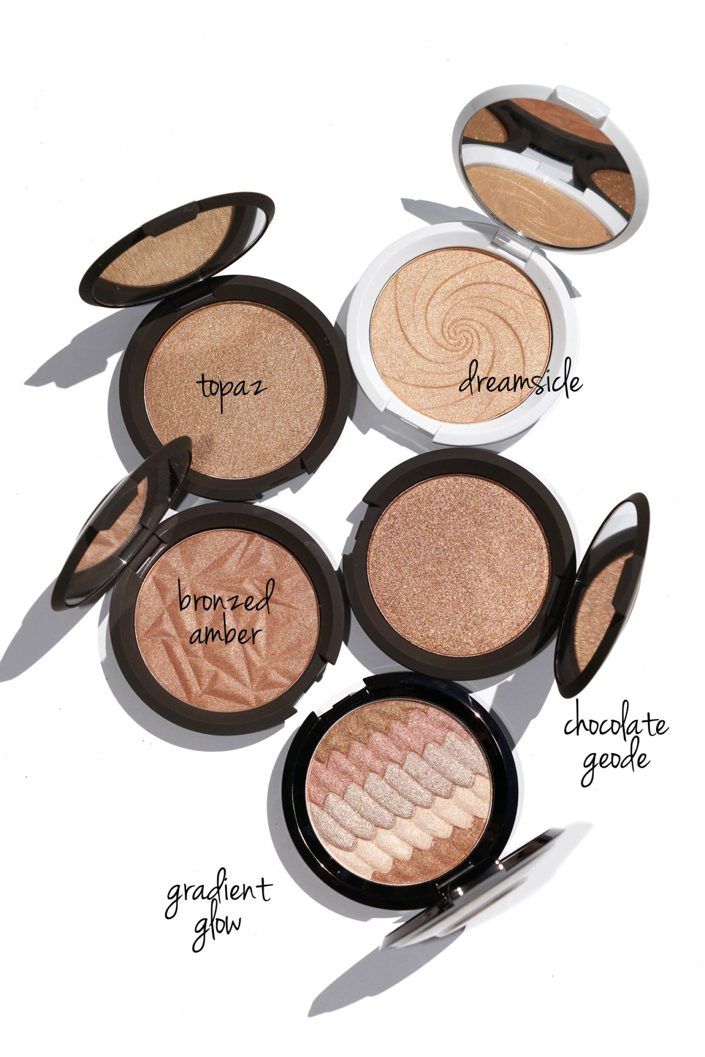 Becca Shimmering Skin Perfector Pressé topaze, Dreamsicle, Ambre bronzé, Chocolate Geode et dégradé Glow swatches 