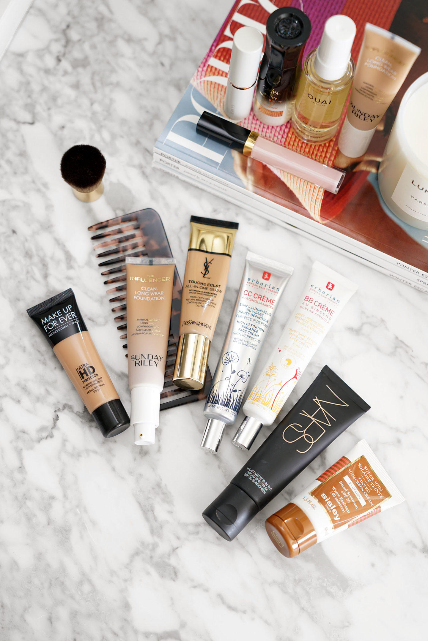  Up For Ever Ultra HD Perfecteur, Fondation Sunday Riley Influencer, Crème BB Erborian et crème CC, Teinte Velours Matte NARS, Crème Solaire Teintée Sisley | Le livre de beauté 