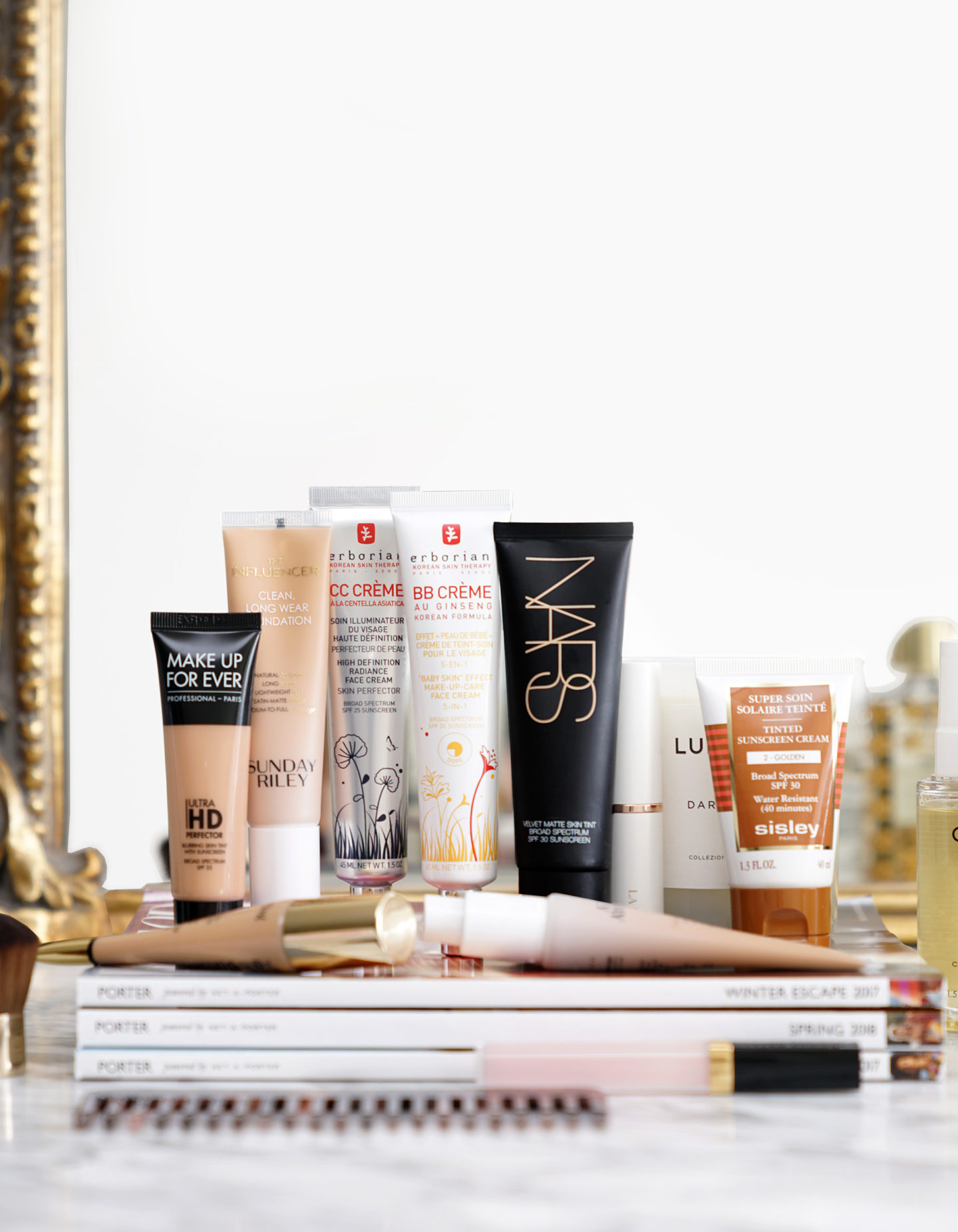  Fondations à la recherche naturelle Make Up For Ever Perfecteur Ultra HD, Fond de teint Sunday Riley Influencer, Crème BB Erborian et Crème CC, Teinte velours mat NARS, Crème solaire teintée Sisley | Le livre de beauté Look 