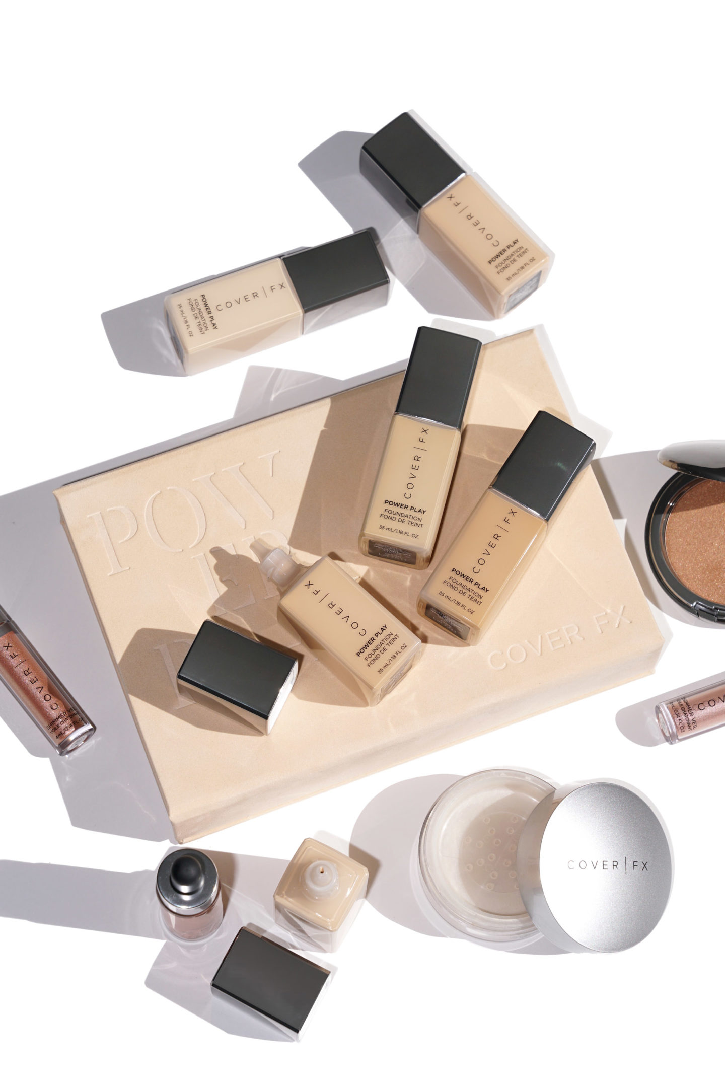  Cover FX Power Play Examen de la Fondation et Swatches "width =" 1080 "height =" 1619 "srcset =" http://thebeautylookbook.com/wp-content/uploads/2018/04/CoverFX-Power-Play-Foundation -G10-50-1440x2159.jpg 1440w, http://thebeautylookbook.com/wp-content/uploads/2018/04/CoverFX-Power-Play-Foundation-G10-50-800x1200.jpg 800w, http: // thebeautylookbook .com / wp-content / uploads / 2018/04 / CoverFX-Power-Play-Fondation-G10-50-67x100.jpg 67w, http://thebeautylookbook.com/wp-content/uploads/2018/04/CoverFX- 1080w "tailles =" (max-largeur: 1080px) 100vw, 1080px "données-jpibfi-post-excerpt =" Cover FX Power Play Fondation examen et Swatches. Nouvelle formule de fond de teint mat longue tenue récemment lancée en 40 teintes pour les peaux normales à grasses. Examen sur G10, G20, G30, G40, G + 40 et 50. Aussi une photo avant et après. "Data-jpibfi-post-url =" http://thebeautylookbook.com/2018/04/cover-fx-power -play-fondation-review-swatches.html "data-jpibfi-post-title =" Couverture FX Power Play Foundation Review + Échantillons "data-jpibfi-src =" http://thebeautylookbook.com/wp-content/uploads/ 2018/04 / CoverFX-Power-Play-Foundation-G10-50-1440x2159.jpg "/> </p>
<p> La Cover FX Power Play Foundation a récemment été lancée en 40 teintes avec une gamme de couleurs impressionnante! Elles coûtent 44 $ chacune pour 1,18 oz / 35 ml J'ai toujours été très impressionné par la gamme de couleurs et les options offertes par Cover FX, mais la plupart de leurs formules de base ont été un peu trop opaques à mon goût La nouvelle Cover FX Power Play Foundation est ce que je voulais La formule de Jacobs Shameless (le Marc Jacobs était trop difficile à travailler pour moi) Cette nouvelle formule a une couvrance totale, une finition mate et est idéale pour les peaux mixtes à grasses, elle est très opaque et ira un peu un long chemin – comme il est opaque, j'ai trouvé préférable de l'appliquer avec un mélangeur de beauté humide dans un mouvement de tamponnage et de fusion. </p>
<p> <img decoding=