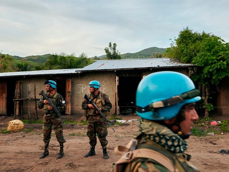  Des soldats de l'ONU patrouillent autour du village de Kafe 