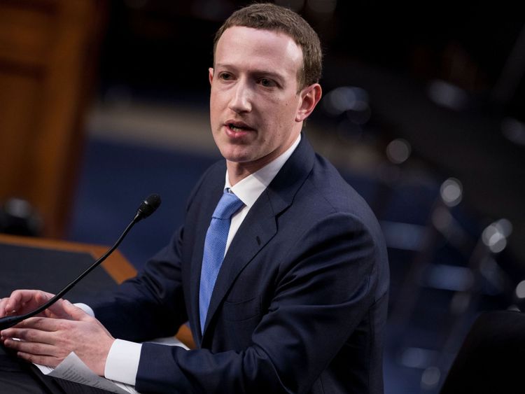  Le PDG de Facebook, Mark Zuckerberg, s'adresse aux sénateurs mardi 
