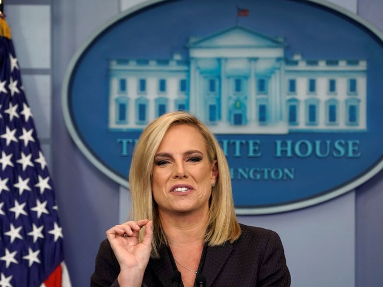  Kirstjen Nielsen a dit: "Il est temps d'agir maintenant". Kirstjen Nielsen a déclaré: «Nous continuons à voir des niveaux inacceptables de drogues illicites, des activités dangereuses de gangs, des organisations criminelles transnationales et l'immigration clandestine </span><br />
        <span class=