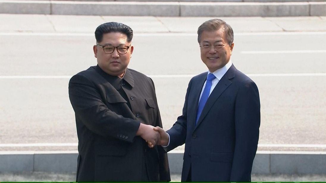  Les deux dirigeants se rencontrent dans la zone démilitarisée 