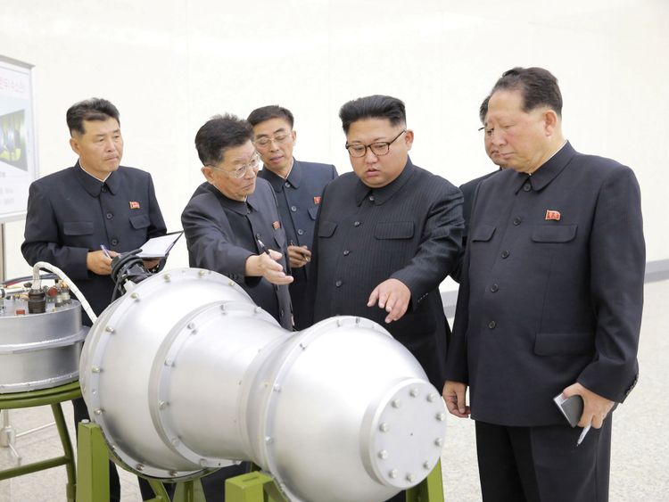  Kim Jong Un inspecte un programme d'armes nucléaires 