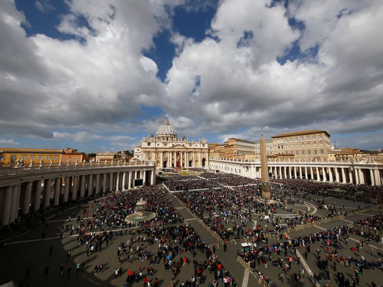  Messe de Pâques à la place Saint-Pierre à Rome 