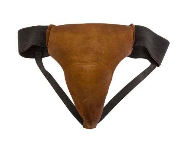  Un des accessoires est la protection de boxe de Cinderella Man 