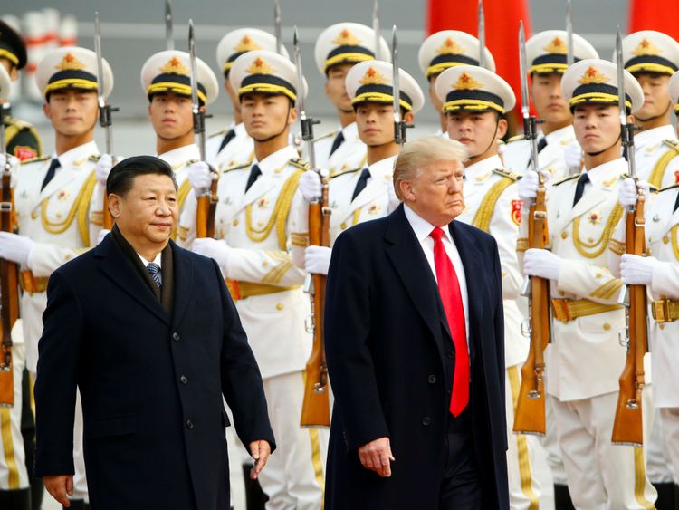  Le président Donald Trump participe à une cérémonie de bienvenue avec le président chinois Xi Jinping à Beijing, en Chine, le 9 novembre 2017 
