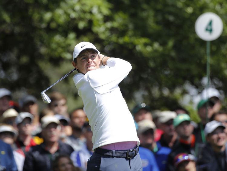  Rory McIlroy frappe le 4e trou lors de la dernière ronde de jeu 