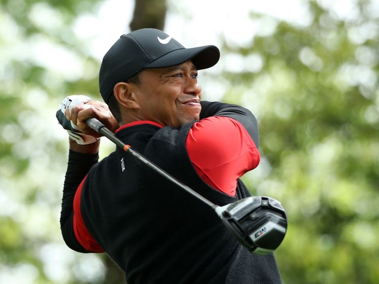  Tiger Woods frappe le deuxième tee lors de la dernière ronde 