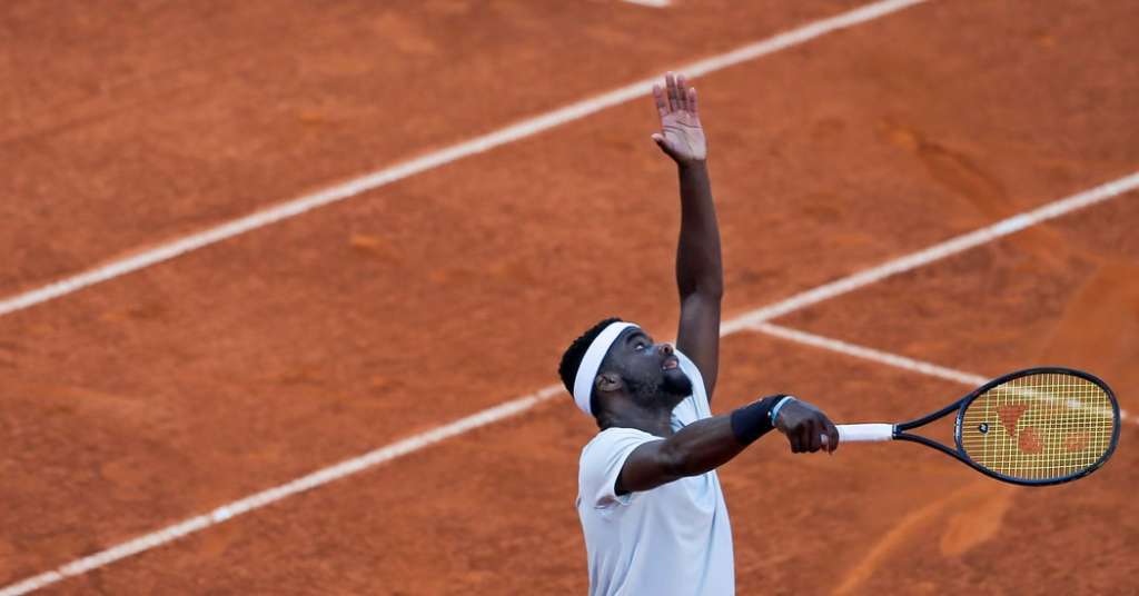 Frances Tiafoe ramène l'amusement à son tennis et gagne
