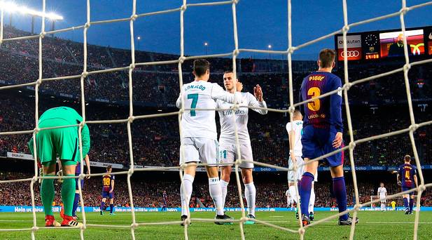Gareth Bale du Real refuse à Barcelone une victoire de Clasico après avoir risqué le carton rouge
