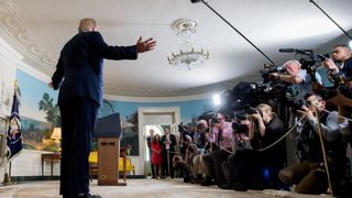  M. Trump a annoncé son intention de se retirer de l'accord nucléaire iranien" srcset = "https://e3.365dm.com/18/05/320x180/skynews -iran-trump_4304296.jpg? 20180508205311 320w, https://e3.365dm.com/18/05/640x380/skynews-iran-trump_4304296.jpg?20180508205311 640w, https://e3.365dm.com/18/05 /736x414/skynews-iran-trump_4304296.jpg?20180508205311 736w, https://e3.365dm.com/18/05/992x558/skynews-iran-trump_4304296.jpg?20180508205311 992w, https://e3.365dm.com /18/05/1096x616/skynews-iran-trump_4304296.jpg?20180508205311 1096w, https://e3.365dm.com/18/05/1600x900/skynews-iran-trump_4304296.jpg?20180508205311 1600w, https: // e3 .365dm.com / 18/05 / 1920x1080 / skynews-iran-trump_4304296.jpg? 20180508205311 1920w, https://e3.365dm.com/18/05/2048x1152/skynews-iran-trump_4304296.jpg?20180508205311 2048w "tailles = "(min-width: 900px) 992px, 100vw 