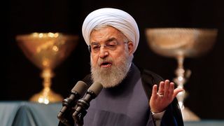  Le président iranien Hassan Rouhani prononce un discours dans la ville de Tabriz, dans la province du nord-ouest de l'Azerbaïdjan oriental, le 25 avril 2018 événement commémorant la ville comme la capitale 2018 du tourisme islamique. (Photo par ATTA KENARE / AFP) (Crédit photo devrait lire ATTA KENARE / AFP / Getty Images) 