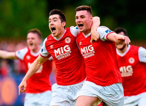 Saints cinq étoiles saute le pas de Derry