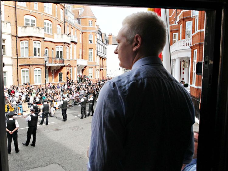  Julian Assange à l'ambassade d'Équateur en août 2012 