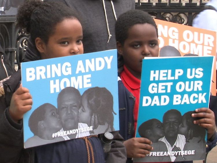  Protester contre l'emprisonnement d'Andy Tsege 