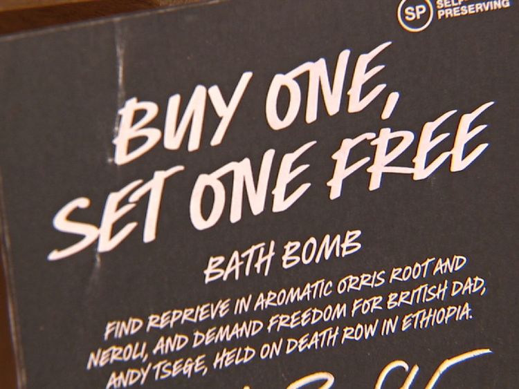 Le détaillant Lush soutient Andy Tsege avec une bombe de bain appelée Buy One Set One 