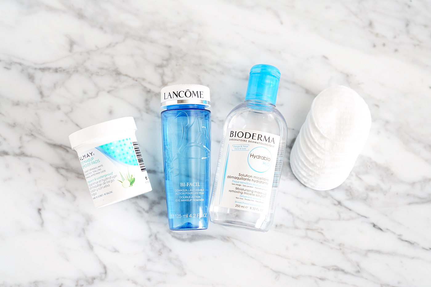  ] Ce que j'utilise maintenant comprend le démaquillant double action pour les yeux Lancôme Bi-Facil et les tampons démaquillants pour les yeux Almay Longs et Waterproof Formula. A noter, il existe deux options de pads, celle verte avec de l'huile est celle que j'utilise grâce aux recs du lecteur! Il y a une version liquide que j'ai aussi essayée et ce n'est pas aussi bon que les pads (juste mes deux cents). En outre, comme ceux-ci ont un résidu huileux, je vais utiliser une eau de nettoyage après pour essuyer le maquillage pour les yeux et le mascara une fois de plus pour aider à rendre tout moins gras. J'aime les tampons Bioderam Hydrabio H20 et Sephora Cotton. L'Eau Douce Micellaire de Lancome est aussi un favori de longue date </p>
<p> L'événement Mascara se déroule le 26 mai à Nordstrom, en ligne et en magasin. Si vous magasinez en ligne, n'oubliez pas non plus de consulter leur page Beauty Gift With Purchase! </p>
<p> Je fais le cadeau de cette semaine dans ce post. Une personne sera sélectionnée pour gagner une sélection de goodies de voyage montrés dans le widget ci-dessous comprenant le mini étui de voyage Away en rose, mini de Glossier You, mini Chanel Gabrielle, mini mascara Chanel Le Volume, glossy mascara pleine grandeur, brillant à lèvres Gloss complet Taille, Sephora Favoris A la volée, mini Ouai Wave Spray, mini duo paquet Oribe Gold Lust. Entrez simplement par le widget ci-dessous et suivez les instructions. Ouvert au niveau international mais vous devez avoir 18 ans ou plus. Le gagnant sera sélectionné dans les 72 heures après la fin du cadeau. Les prix sont expédiés dans une semaine. Non sponsorisé ou affilié. </p>
<p> un tirage Rafflecopter </p>
</p></div>
</pre>
		</div>

				<footer class=