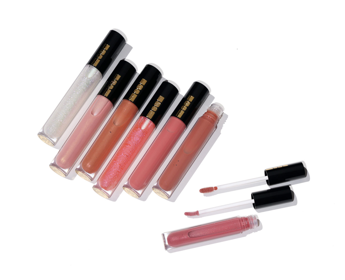  Pat McGrath Labs LUST: Gloss Revue "width =" 1080 "height =" 878 "srcset =" http://thebeautylookbook.com/wp-content/ uploads / 2018/05 / PatMcGrath-LUSTGloss-critique-swatches-1440x1170.jpg 1440w, http://thebeautylookbook.com/wp-content/uploads/2018/05/PatMcGrath-LUSTGloss-review-swatches-800x650.jpg 800w, http://thebeautylookbook.com/wp-content/uploads/2018/05/PatMcGrath-LUSTGloss-review-swatches-100x81.jpg 100w, http://thebeautylookbook.com/wp-content/uploads/2018/05/PatMcGrath -LUSTGloss-review-swatches-1080x878.jpg 1080w "tailles =" (max-largeur: 1080px) 100vw, 1080px "données-jpibfi-post-excerpt =" Quelque chose de nouveau de Pat McGrath Labs lance aujourd'hui! Une nouvelle formule de gloss à lèvres appelée LUST: Lip Gloss est disponible en 14 teintes. Échantillons et revue de 7 neutres. "Data-jpibfi-post-url =" http://thebeautylookbook.com/2018/05/pat-mcgrath-labs-loss-gloss-review-swatches.html "data-jpibfi-post -title = "Pat McGrath Labs LUST: Gloss Revue + Nuancier" data-jpibfi-src = "https://camaraderielimited.fr/wp-content/uploads/2018/05/PatMcGrath-LUSTGloss-review-swatches-1440x1170.jpg "/> </p>
<p> Ces brillants viennent dans un tube avec un applicateur éponge.Il y a un parfum de vanille très doux qui disparaît presque immédiatement après je les applique sur les lèvres.Le regard final est brillant avec toutes les couleurs avec trois différentes finitions qui incluent des crèmes, des paillettes et des miroitements doux.Tout est lisse et sans morceaux quelle que soit la quantité d'éclat.La pigmentation de ces brillants est sur le côté doux que je décrirais comme pure à moyen. Parlez aux neutres, mais avec certains, je peux construire des couleurs sans superposition Je dirais que si vous aimez les vernis à lèvres Hi-Shine Chanel Rouge Coco Gloss ou Enamored Hi-Shine de Marc Jacobs, vous allez adorer ceux-ci. Le Pat McGrath LUST: Gloss est moelleux et brillant comme les brillants Marc Jacobs mais avec un pigment un peu plus visible. Ils ont aussi cette jolie brillance et couleur que les Chanel ont mais n'ont pas une texture aussi épaisse. </p>
<p> Si vous êtes un qui a besoin de plus de couleur et de pigments pour les lèvres, celles-ci vont être trop pures pour vous. Je vous conseille de consulter les rouges à lèvres liquoreux Bite Beauty Amuse, la crème liquide pour les lèvres Marc Jacobs Le Marc ou les gloss à lèvres Anastasia Beverly Hills </p>
<p> <img decoding=