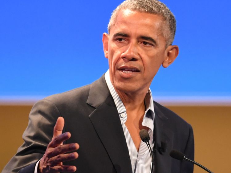  L'ancien président américain Barack Obama prononce un discours lors de la troisième édition de & # 39 ; Semences et frites: The Glo Bal Food Innovation Summit & # 39; en se concentrant sur les nouvelles technologies pour nourrir le monde, de l'agriculture à la distribution, le 9 mai 2017 à Milan. / AFP PHOTO / Andreas SOLARO (Crédit photo devrait lire ANDREAS SOLARO / AFP / Getty Images) 