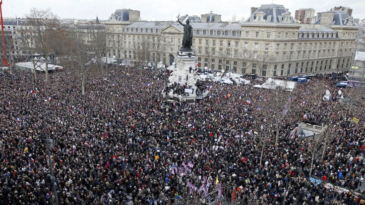  Des centaines de milliers de personnes Place de la République pour assister à la marche de l'unité le 11 janvier 2015 
