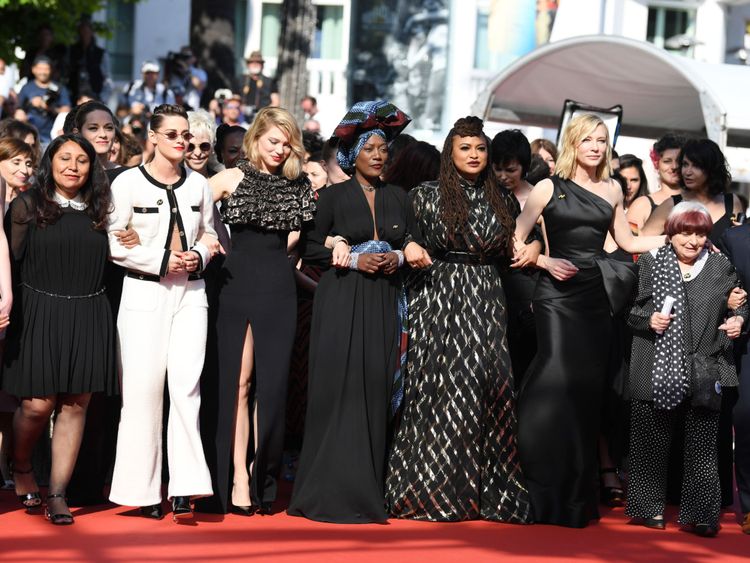  assiste à la projection de" Girls Of The Soleil (Les Filles du Soleil) "lors de la 71e édition du Festival de Cannes au Palais des Festivals le 12 mai 2018 à Cannes, France 