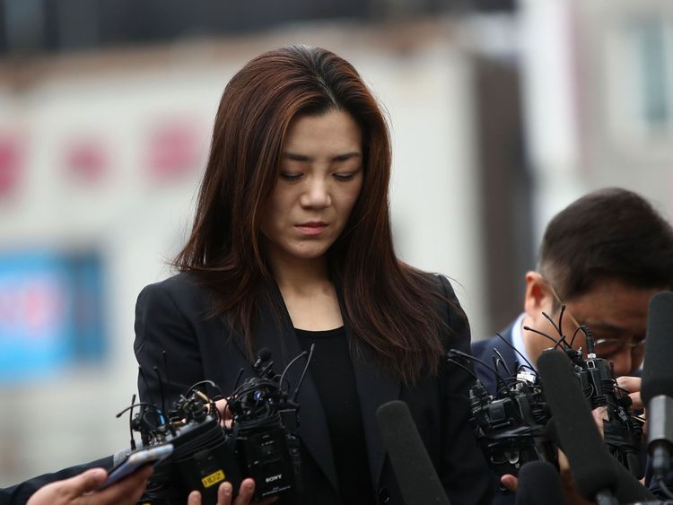   le 1er mai 2018 à Séoul, en Corée du Sud. La police a déclaré qu'ils interrogeraient Cho Hyun-min, cadre supérieur de Korean Air et fille cadette du président de la compagnie aérienne Cho Yang-ho, en tant que suspect pour des allégations d'agression et d'entrave aux affaires contre le directeur de la publicité de la compagnie aérienne 