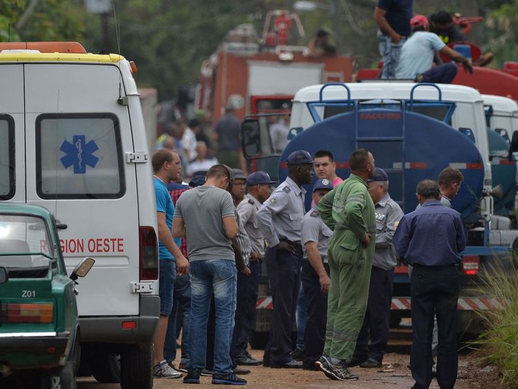  Les services d'urgence arrivent sur les lieux 