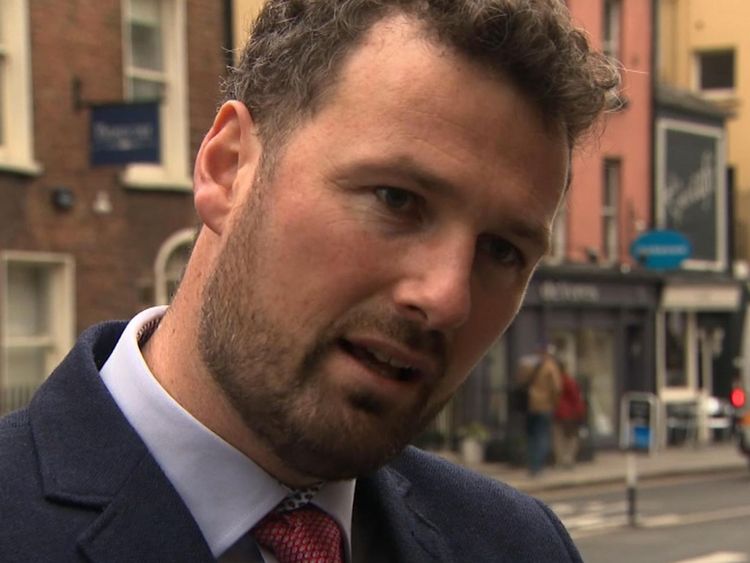  Dr Andrew O'Regan dit que l'avortement signifiait mettre fin à la vie de un patient 