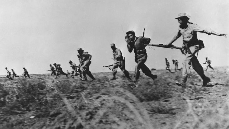  L'infanterie israélienne faisant un assaut complet contre les forces arabes en 1948
