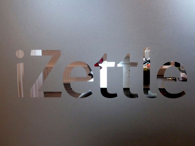  iZettle est surtout connu pour offrir aux petites entreprises les lecteurs de cartes de crédit mini 