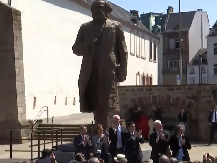  La statue est dévoilée 