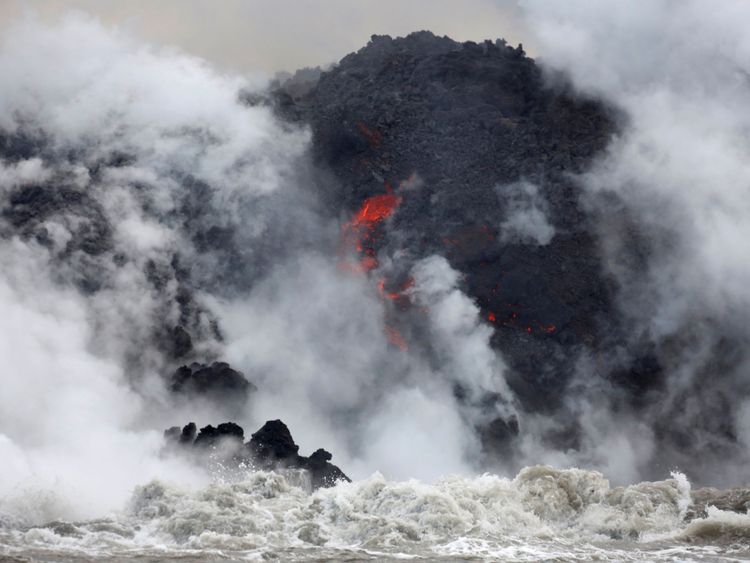  Comme le vent change de direction, davantage d'Hawaïens sont menacés par les nuages ​​toxiques. ] [Image:</span><br />
        <span class=