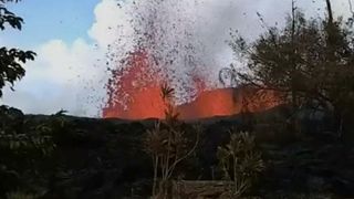  La lave détruit le jardin de l'homme à Hawaï "srcset =" https://e3.365dm.com/18/05/320x180/skynews-lava-hawaii-garden_4303710.jpg?20180508064840 320w, https: //e3.365dm.com/18/05/640x380/skynews-lava-hawaii-garden_4303710.jpg?20180508064840 640w, https://e3.365dm.com/18/05/736x414/skynews-lava-hawaii-garden_4303710 .jpg? 20180508064840 736w, https://e3.365dm.com/18/05/992x558/skynews-lava-hawaii-garden_4303710.jpg?20180508064840 992w, https://e3.365dm.com/18/05/1096x61 6 / skynews-lava-hawaii-garden_4303710.jpg? 20180508064840 1096w, https://e3.365dm.com/18/05/1600x900/skynews-lava-hawaii-garden_4303710.jpg?20180508064840 1600w, https: // e3. 365dm.com/18/05/1920x1080/skynews-lava-hawaii-garden_4303710.jpg?20180508064840 1920w, https://e3.365dm.com/18/05/2048x1152/skynews-lava-hawaii-garden_4303710.jpg?20180508064840 2048w "tailles =" (min-largeur: 900px) 992px, 100vw 
