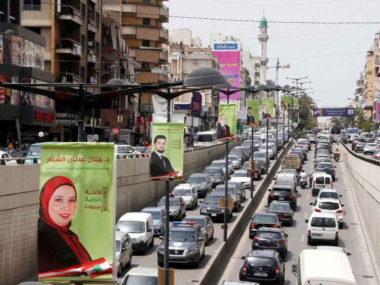  Des affiches de campagne des candidats au parlement libanais sont vues à Beyrouth, Liban 2 mai 2018 REUTERS / Mohamed Azakir 