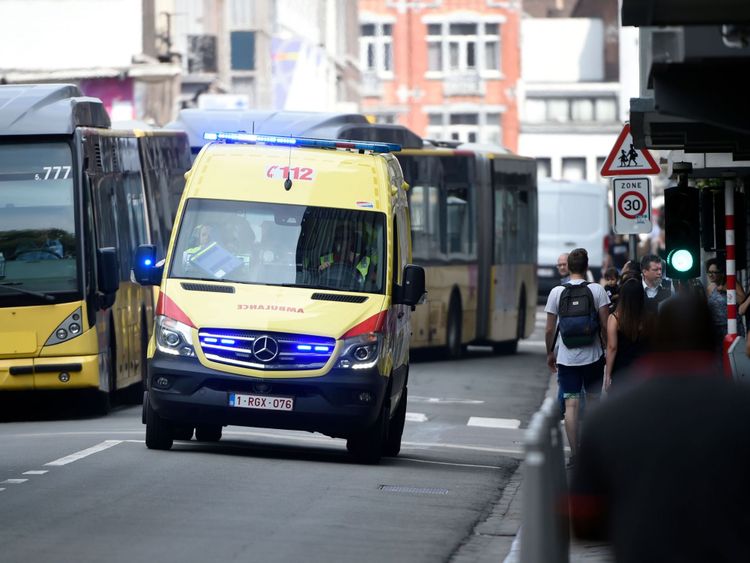  Une ambulance sur les lieux de la fusillade à Liège 