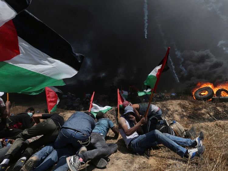  lors d'une manifestation contre l'ambassade américaine à Jérusalem et avant le 70e anniversaire de la Nakba, à la frontière entre Israël et Gaza dans le sud de la bande de Gaza 14 mai 2018 