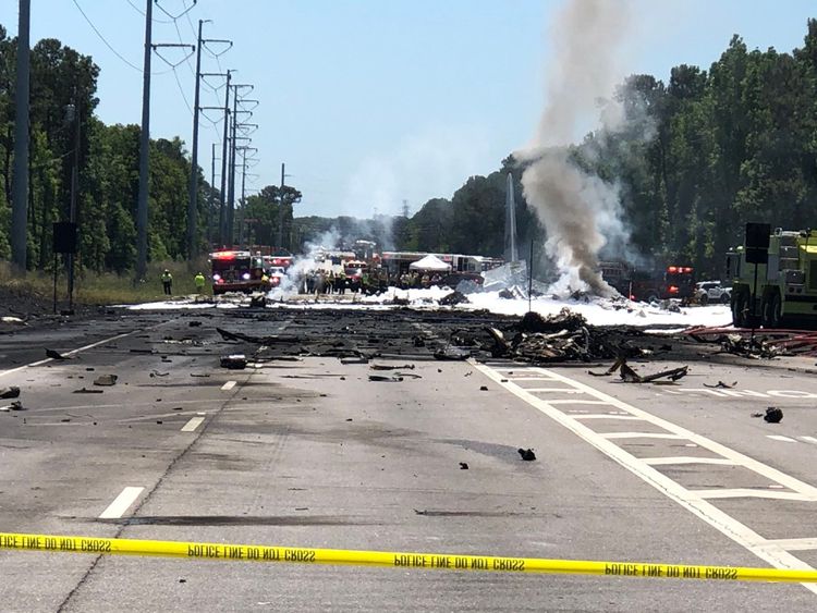  Services d'urgence sur les lieux, travaillant pour nettoyer l'épave. Pic: IAFF574 Savannah 
