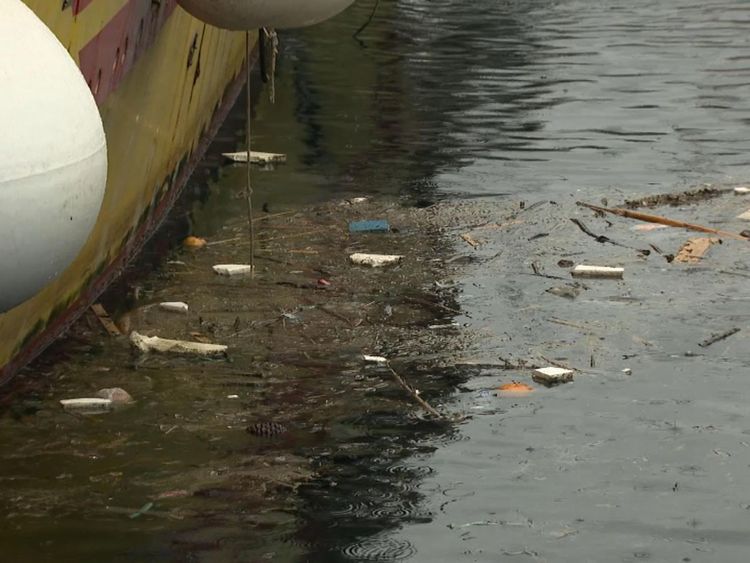  Plastique à Port de Blanes 